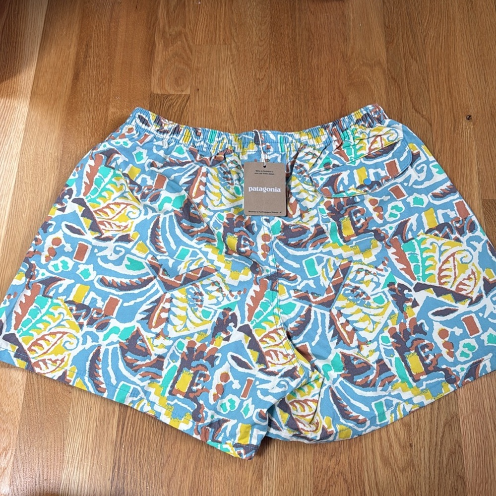 Patagonia Funhoggers Printed 4” Shorts NWT - Picture 4 of 4